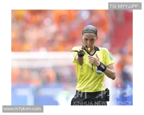 法甲裁判赛场沟通规范与职业素养提升的探讨与实践